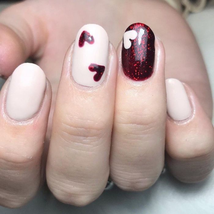 @charlottehennessynails

