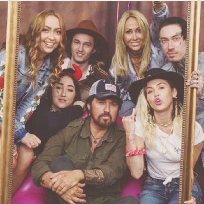 Νέο μέλος στην οικογένεια! Η Miley Cyrus είναι πιο ευτυχισμένη από ποτέ