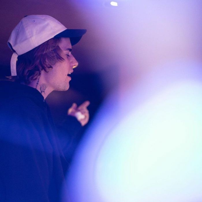 Μετά το music video του «Anyone» ο καλλιτέχνης κυκλοφόρησε ένα video στο οποία εξηγεί τα πάντα.