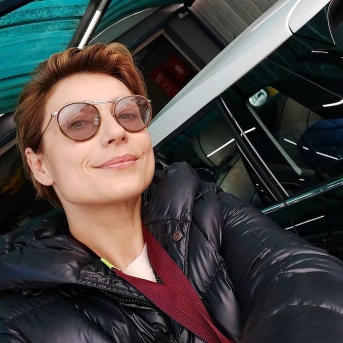 “Είναι από τις χειρότερες εμπειρίες στη ζωή μου. Μετά από τη συνεργασία μας παντρεύτηκα ένα πολύ σοβαρό πρόβλημα στις φωνητικές μου χορδές. Για να βγάλω την παράσταση αναγκαζόμουν να κάνω ενέσεις κορτιζόνης και το ήξερε αυτό. Απέκτησα πολύ σοβαρό πρόβλημα