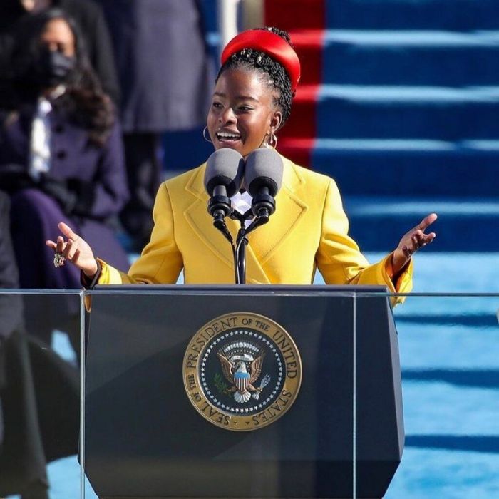 Η Amanda Gorman απέδειξε πως είναι fashion icon με την εμφάνισή της στο Super Bowl