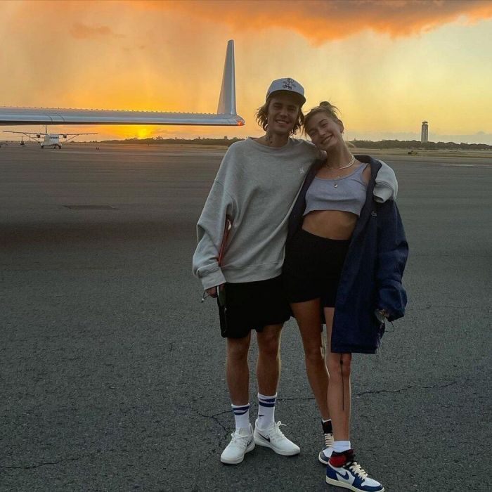 Η Hailey Bieber αποκάλυψε στο Sheerluxe ότι παίρνει προγεννητικές βιταμίνες. 
