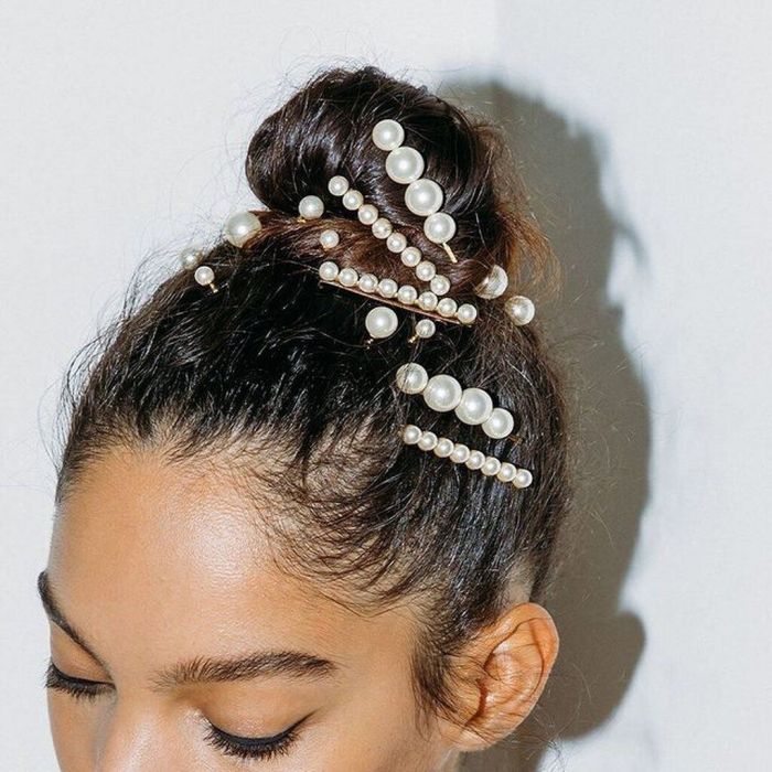 Ψηλός κότσος με hair clips
@jenniferbehr