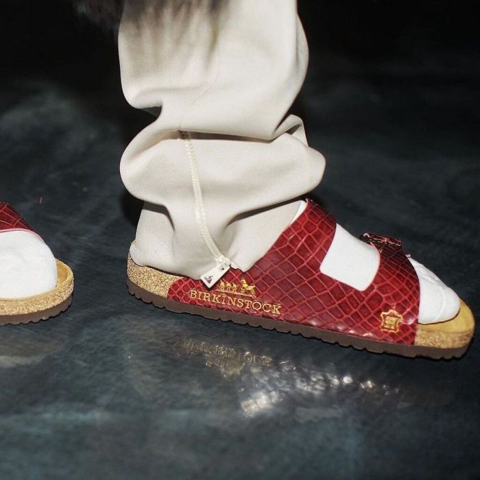 Η Kylie Jenner αγόρασε τα πιο αμφιλεγόμενα παπούτσια αυτής της χρονιάς