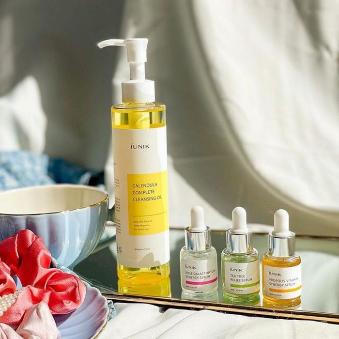 Χρησιμοποιείς το λάθος προϊόν. Κάθε επιδερμίδα έχει και διαφορετικές ανάγκες. Αν, για παράδειγμα, έχεις λιπαρό δέρμα και χρησιμοποιείς ένα προϊόν για ξηρή επιδερμίδα, τότε θα επιδεινώσεις τα προβλήματα του δέρματός σου και θα κάνεις την απορρόφηση των προ