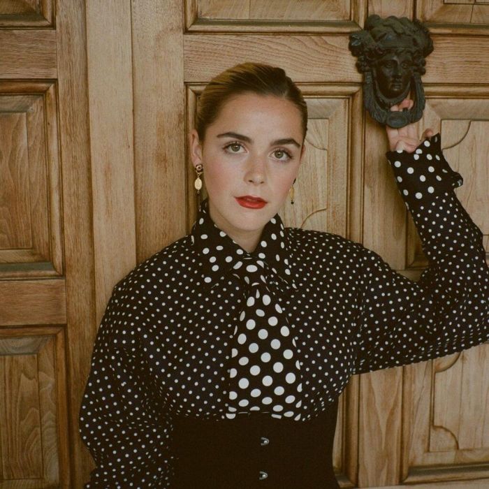 Golden Globes: Η Kiernan Shipka φόρεσε ακριβώς το ίδιο φόρεμα 10 χρόνια μετά