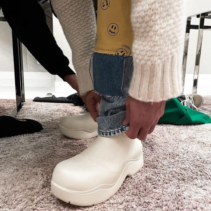 Το μόνο που δε μας αποκάλυψε, βέβαια, είναι το ποιος του τα έδωσε, αλλά μπορεί να αποκαλυφθεί κι αυτό στην πορεία.