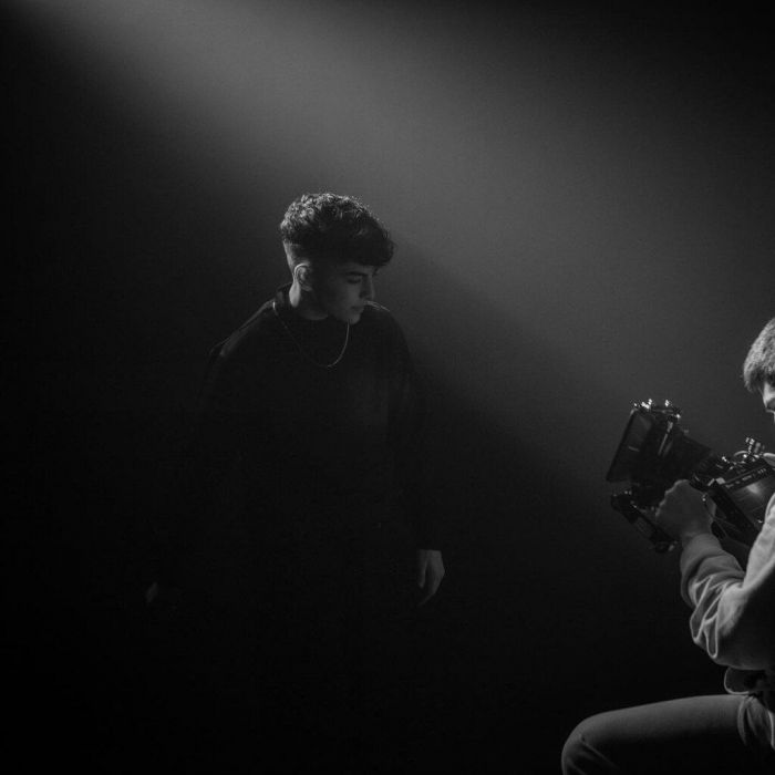 Liak: Μόλις διασκεύασε το πιο ερωτικό τραγούδι και θα το λατρέψεις