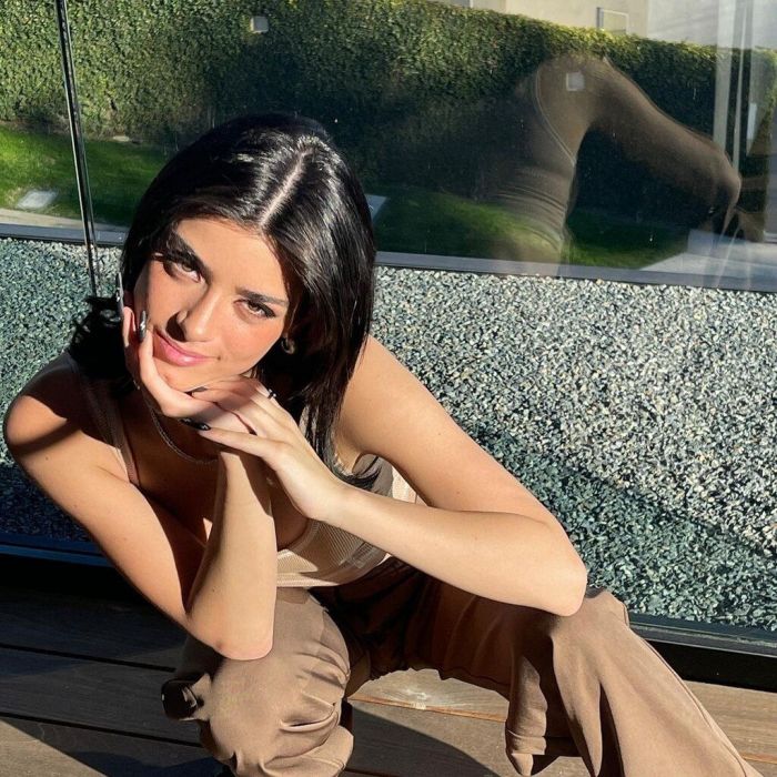 Όταν επέλεξε ένα total nude σύνολο με tank top και παντελόνι καμπάνα.