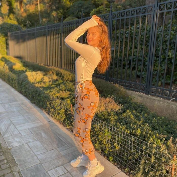 Stefania: Μας εκπροσωπεί φέτος στη Eurovision και παραδίδει μαθήματα στυλ