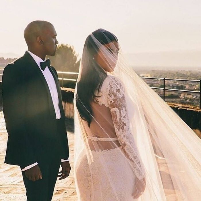 Kim Kardashian: Επέτειος γάμου με κλάματα - "Δεν μιλάνε πια με τον Kanye" 