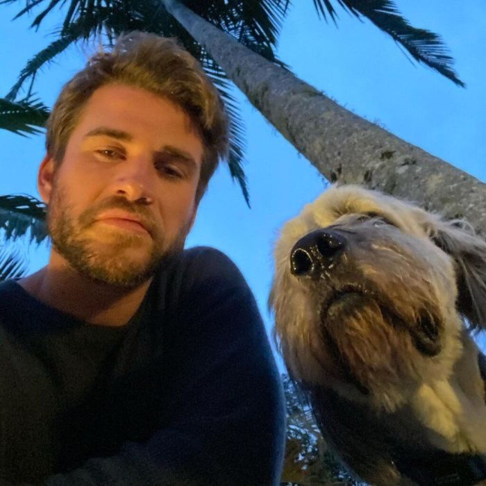 Ο Liam Hemsworth φωτογραφίζεται για γνωστό περιοδικό και είναι super hot