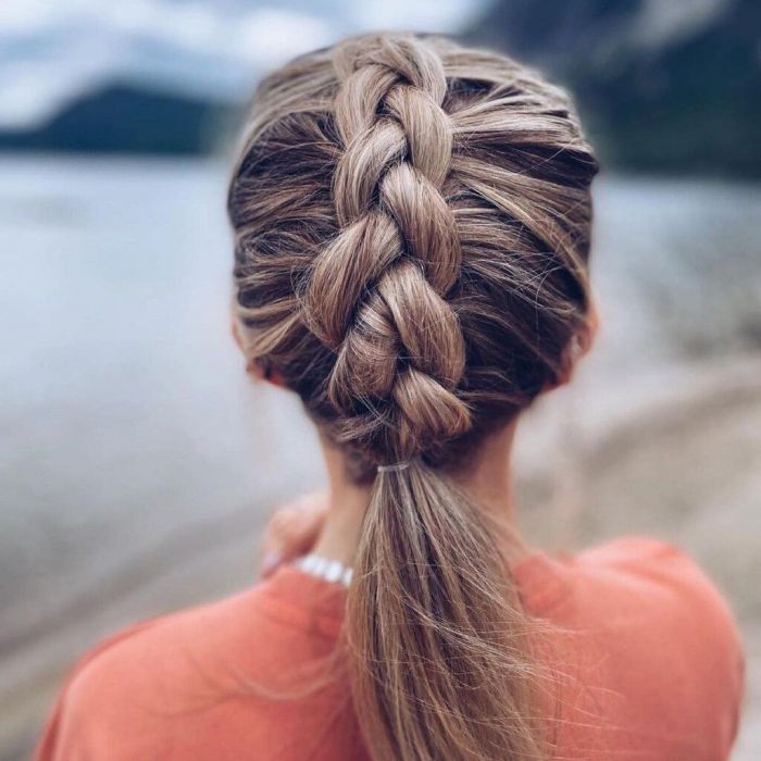 Πλεξούδα-αλογοουρά
@ditchthebadhairdays

