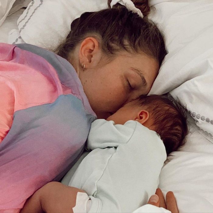 Η Gigi Hadid με την κόρη της Khai.