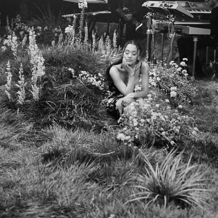 Tendril braids: Η Ariana Grande υιοθέτησε το μεγαλύτερο hair trend του TikTok