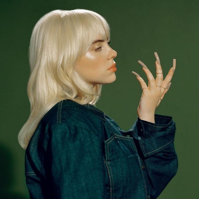 Η Billie Eilish είναι πιο χαρούμενη από ποτέ και αυτός είναι ο λόγος (video)