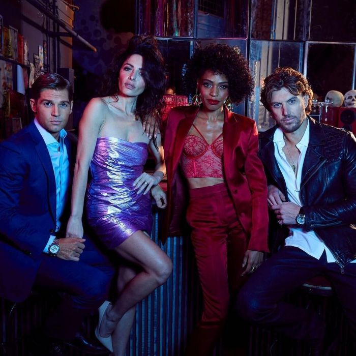 Με τους συμπρωταγωνιστές του στη σειρά.