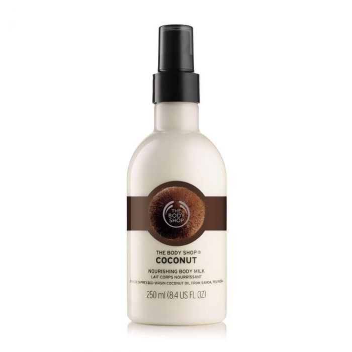 THE BODY SHOP, COCONUT NOURISHING BODY MILK: Με τροπικό άρωμα καρύδας για να νομίζεις ότι μόλις προσγειώθηκες στον Άγιο Δομίνικο.