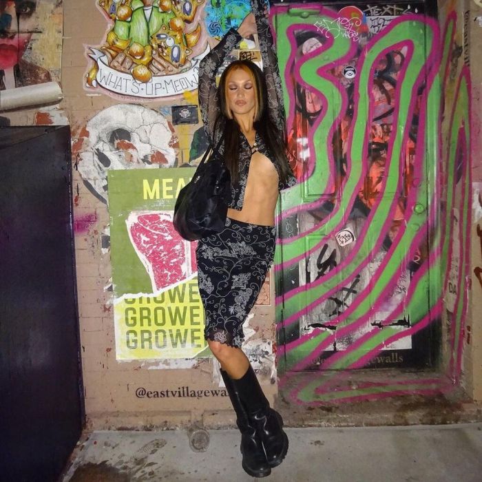 Γι' αυτό είναι και η Queen του '90s style