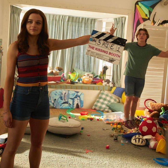 Μέχρι πριν μερικές μέρες είχε αυτό το σκούρο καστανοκόκκινο χρώμα στα μαλλιά της. 