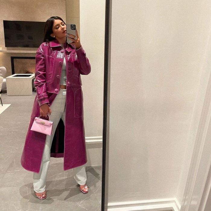 Καμπαρντίνες: Όλες θα πρέπει να διαθέτουν μια κλασική καμπαρντίνα στην γκαρνταρόμπα τους, και αν πρόκειται να αγοράσεις μια καινούργια, δεν υπάρχει καλύτερη στιγμή από την αρχή του φθινοπώρου. @kyliejenner
