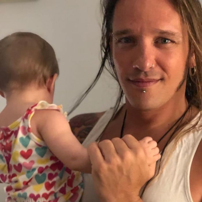 Ο σύζυγός της με την κόρη τους Ηλέκτρα.