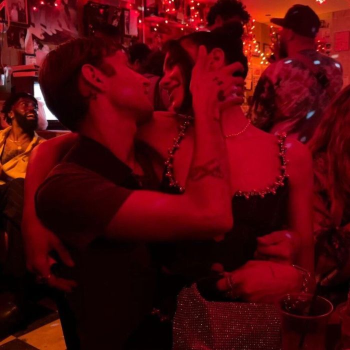 Η τραγουδίστρια διατηρεί πολύ καλές σχέσεις με τις αδερφές του αγαπημένου της.