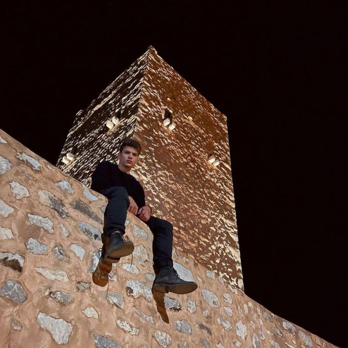 Έχει μεγάλο fan club και έχει αγαπηθεί πολύ από το τηλεοπτικό κοινό. @dionisis_papandreou