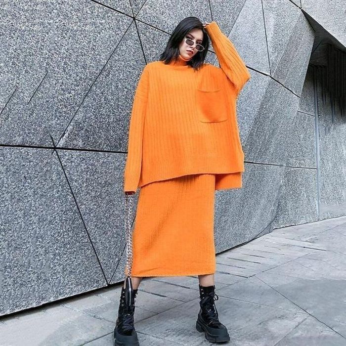 Με φούστα στην ίδια απόχρωση με το ζιβάγκο σου και αρβύλες @himelhochs_department_store
