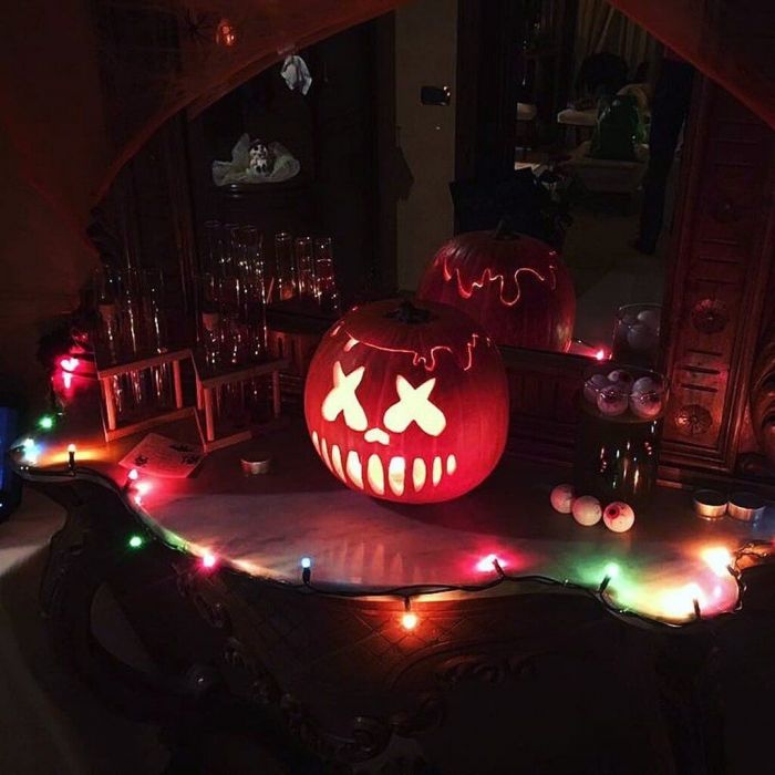 Φτιάξε ατμόσφαιρα, λοιπόν, και ετοιμάσου για την πιο spooky βραδιά. @lidiaorsatti