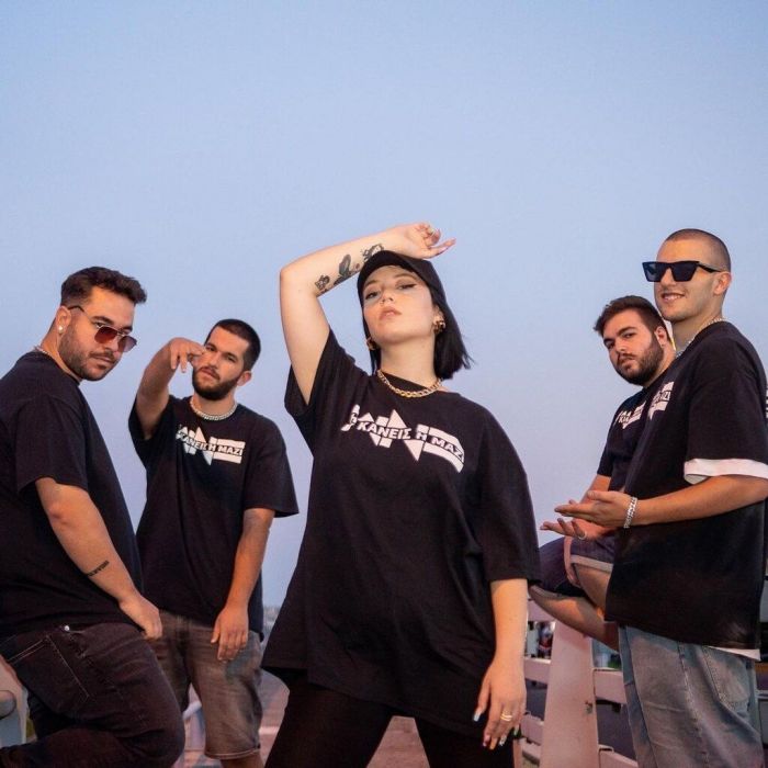 Είναι μέλος των WNC, ενός γκρουπ που αποτελείται από εννέα άτομα. @marseaux.wnc