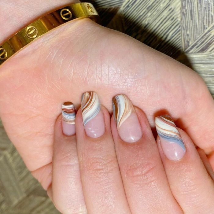 Γραμμικά σχέδια
@naominailsnyc
