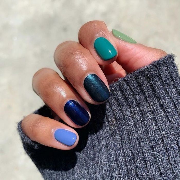 Μανικιούρ σε ψυχρούς τόνους
@themaniclub