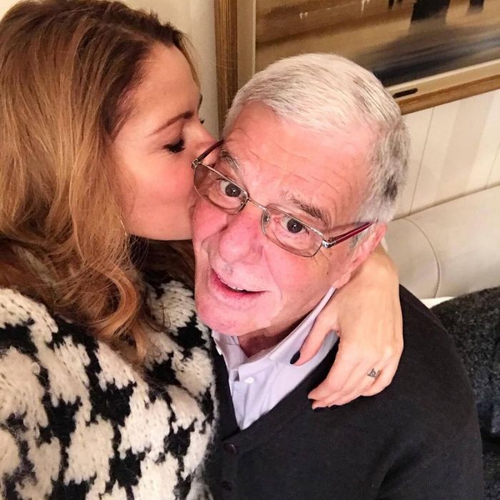 Μια τρυφερή στιγμή με τον πατέρα της 