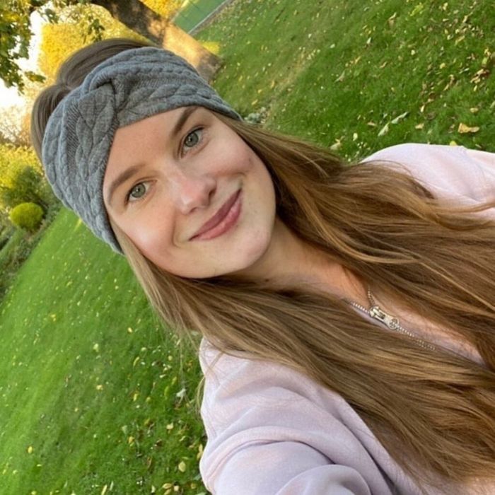 @einzelartig_ 
Κάθε κοπέλα έχει μια κορδέλα στην συλλογή της!
