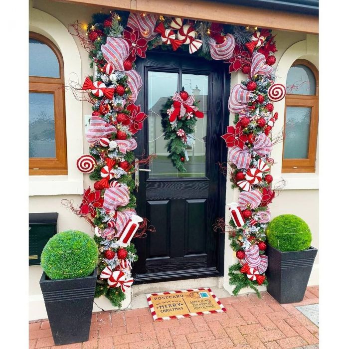 Τα Χριστούγεννα από την πόρτα φαίνονται! 10 ιδέες για να την κάνεις πιο festive από ποτέ