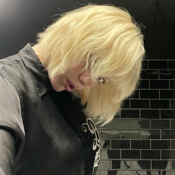 Η Billie είχε αποκτήσει φέτος μια ξανθιά πλατινέ απόχρωση.