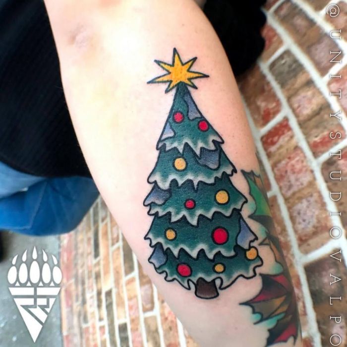 Τα ωραιότερα Χριστουγεννιάτικα tattoos για να πάρεις έμπνευση