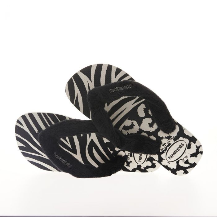 Αυτά τα fluffy παπούτσια είναι η πιο hot τάση στα παπούτσια για τον φετινό χειμώνα