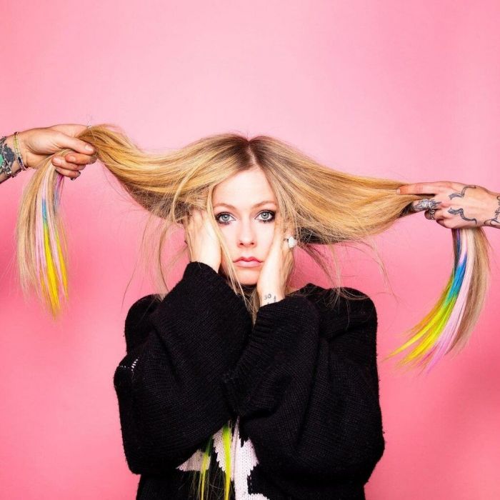 Μετά από πέντε χρόνια ταΐζει το μωρό της και τον βλέπει στο MTV να παίζει την κιθάρα @avrillavigne