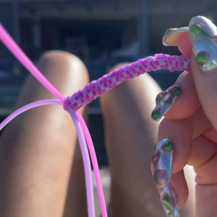 Τι λες να κάνουμε μια αναδρομή στη δεκαετία των 70 μαζί της; 