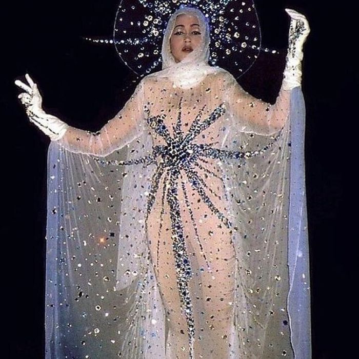 Εκθαμβωτικό φόρεμα από την συλλογή φθινόπωρο/χειμώνας 1984 του σχεδιαστή @thierrymugler_archives