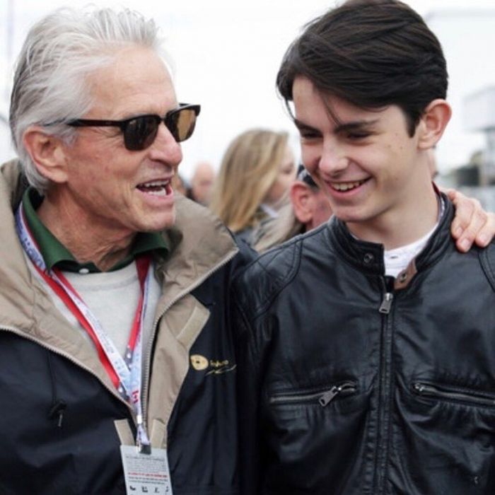 Είναι γιος του Michael Douglas...