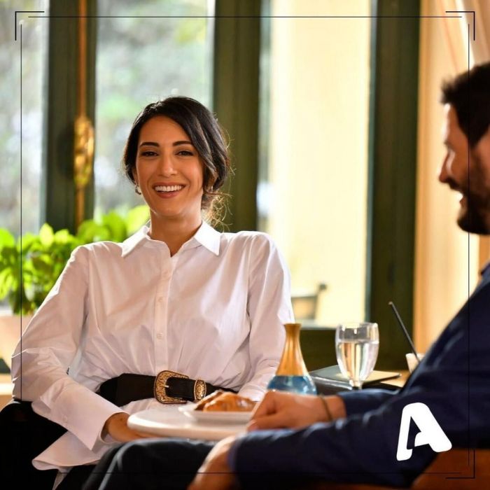 Η Στέλλα σοκάρεται με την απόφαση του Άγγελου να την χωρίσει εξαιτίας της υπεράσπισης του Αστέρη. Δεύτερο σοκ θα πάθει όταν μάθει και ότι είναι γιος του Μάρκου Βρουλάκη. 