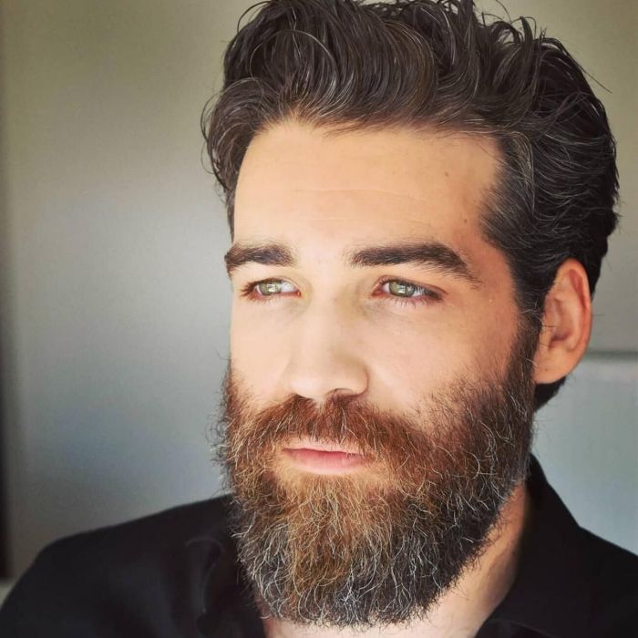 Ο ηθοποιός Γιώργος Χριστοδούλου, θα υποδυθεί τον Σταύρο, έναν νεαρό που μπαίνει ξαφνικά στη ζωή της Αργυρώς για να της σταθεί και να σβήσει το παρελθόν της. 