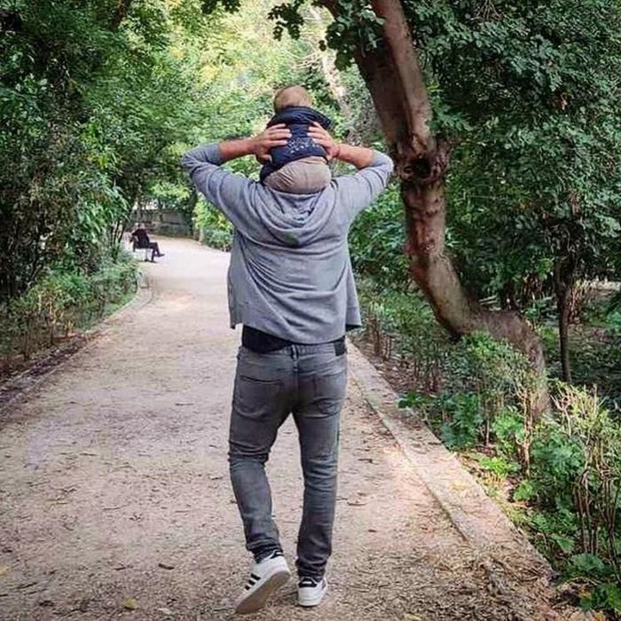 Εκτός από την μαμά του Τζένη Μπαλατσινού, πολύ συχνά κάνει τις βόλτες του με τον μπαμπά του Βασίλη Κικίλια στο Ζάππειο. 