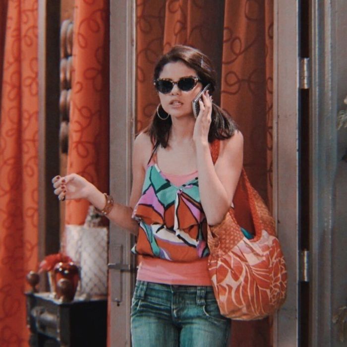 Reunion magic - Η Selena Gomez και η Jennifer Stone χόρεψαν στο TikTok το "Crazy Hat" 