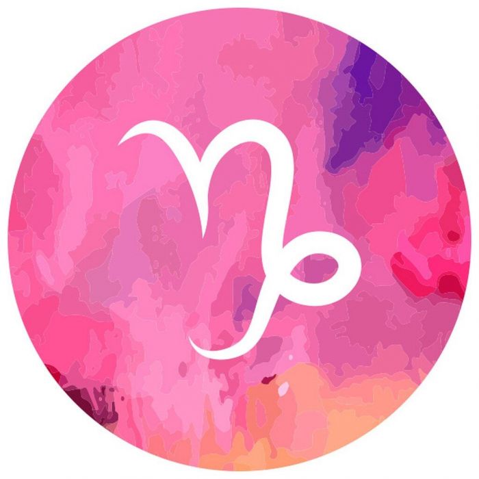 Αιγόκερως: Το ποτήρι είναι πάντα μισοάδειο για αυτά τα κυνικά και απαισιόδοξα άτομα. Όποιος είναι πιο επιτυχημένος από αυ΄τον γίνεται αυτόματα αντίζηλός του, συμπεριλαμβανομένης και της κοπέλας του!  
