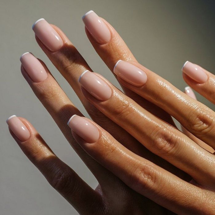 Το χρόνιο φάγωμα των νυχιών μπορεί να σε κάνει ευάλωτη σε μολύνσεις καθώς περνάς επιβλαβή βακτήρια και ιούς από το στόμα σου, στα δάχτυλά σου και από τα νύχια στο πρόσωπο και το στόμα σου.