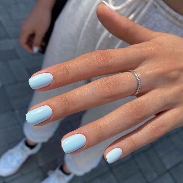 Το να τρως τα νύχια σου είναι μια συνήθεια που καλό θα ηταν να σταματήσεις. Δες 5 tips που θα σε βοηθήσουν. 